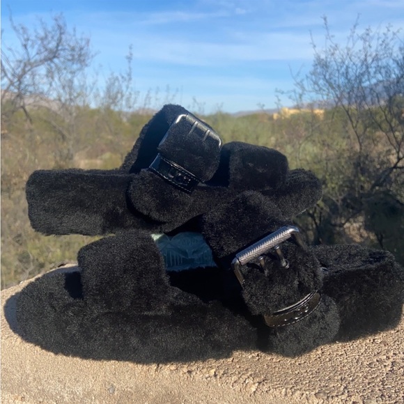 ❤️ UGG Fuzz Yeah Plush Black Slides / Slippers / Sandals ❤️ - Picture 4 of 13